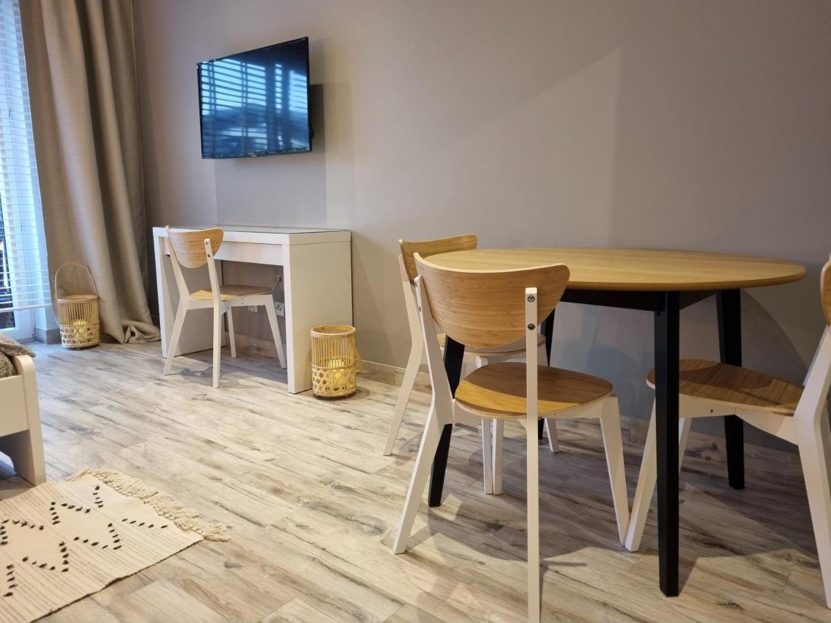 Apple Apartments - Gdanska Prywatne Miejsce Parkingowe ウッチ エクステリア 写真