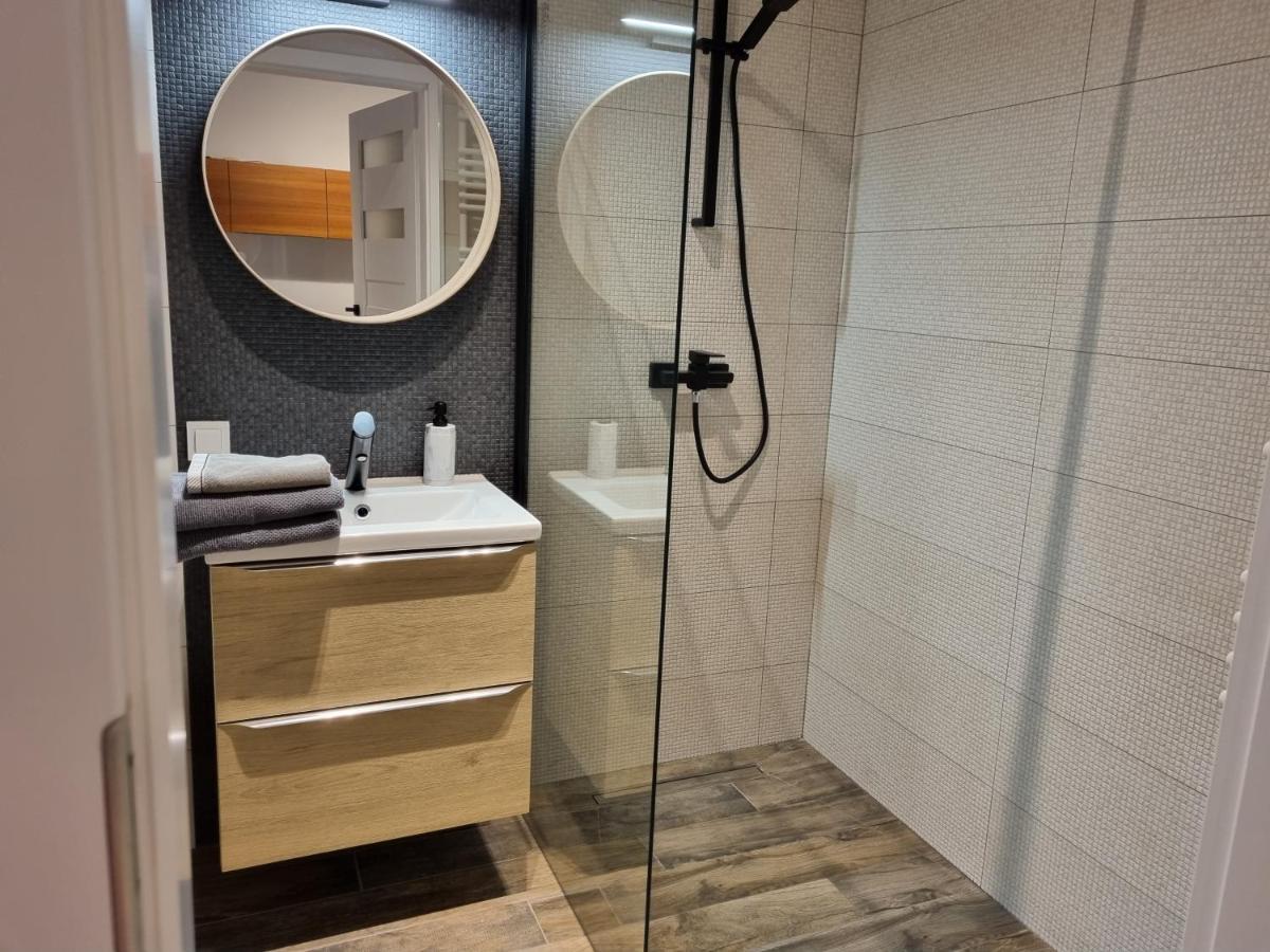 Apple Apartments - Gdanska Prywatne Miejsce Parkingowe ウッチ エクステリア 写真